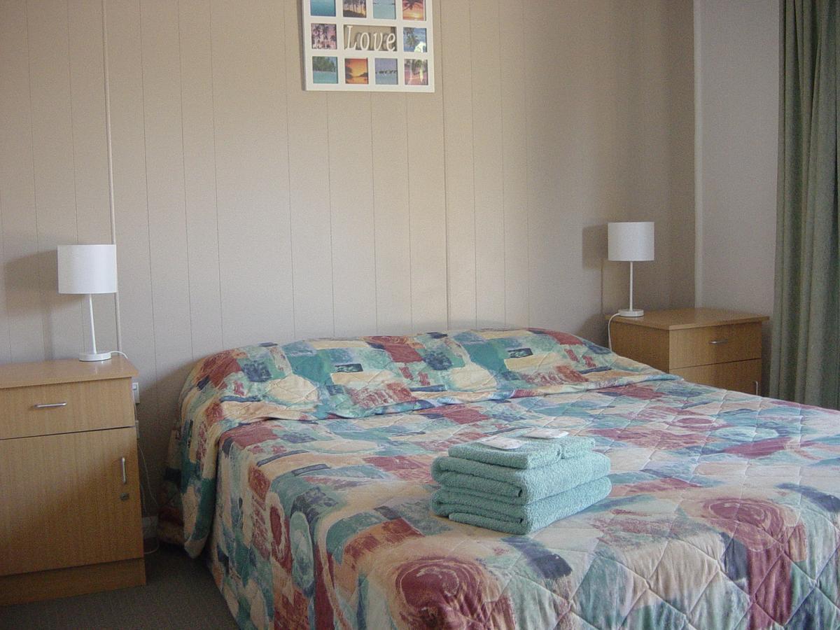 Benaraby Greenacres Motel / Van Park מראה חיצוני תמונה